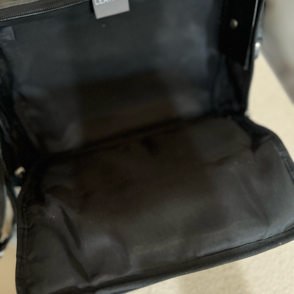 VNTG Wilson Black Leather Travel Messenger Bag Camera Bag Multiple Compartments - Picture 9 of 10